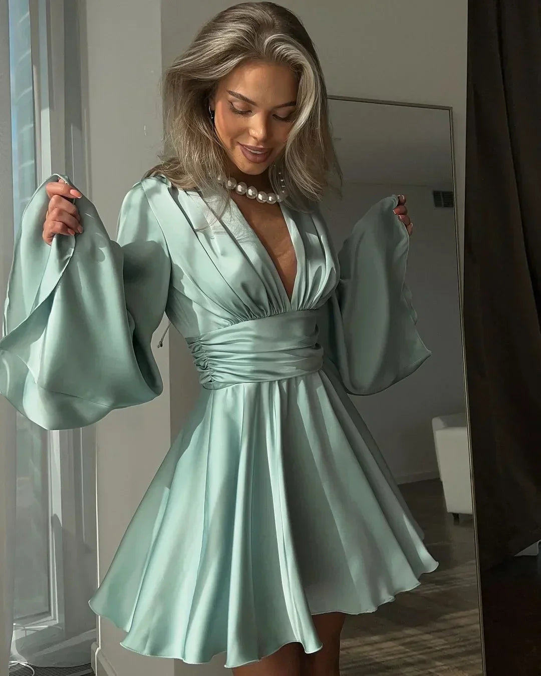 Darla™ | Rochie satinată cu mâneci largi
