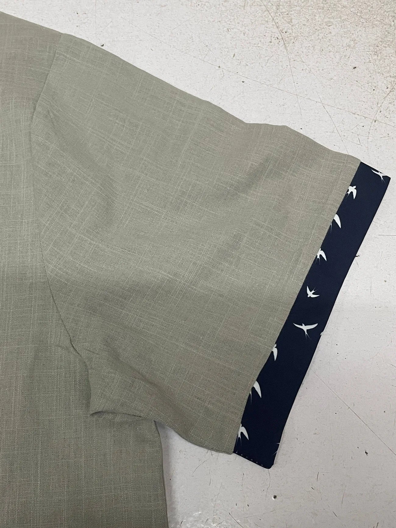 Trofim - Cămașă Elegantă Cu Imprimeu Cu Păsări Drăguțe