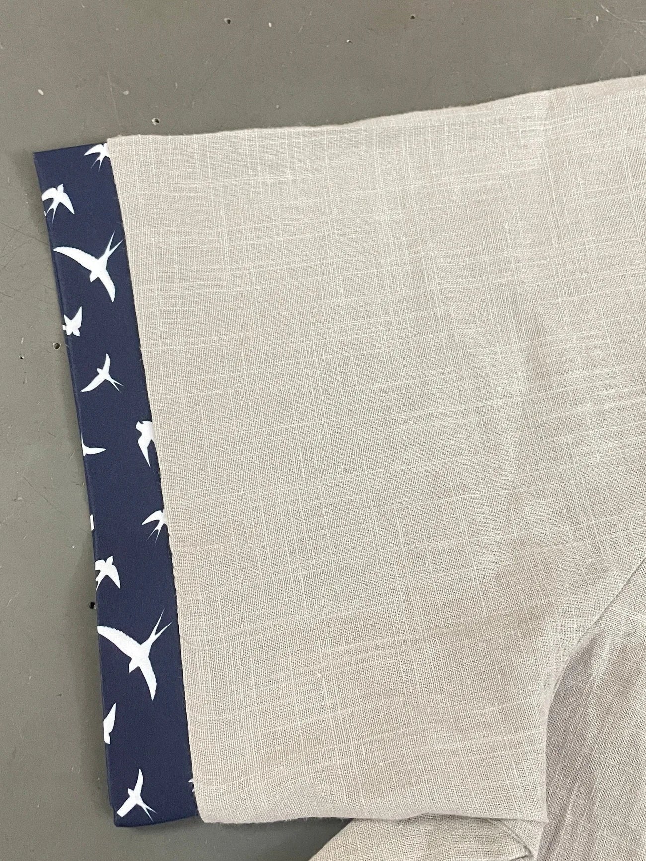 Trofim - Cămașă Elegantă Cu Imprimeu Cu Păsări Drăguțe